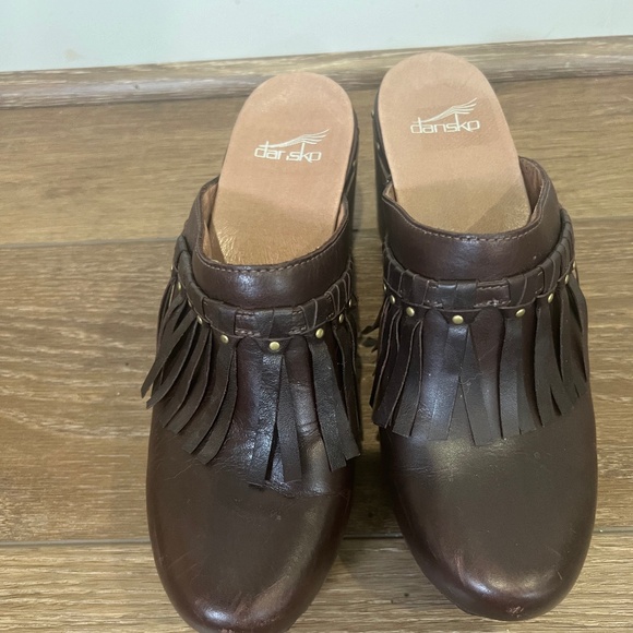 Dansko Deni Leather Women's Platform Heeled Fringe Studded Clogs Brown Size 40 - Picture 3 of 10